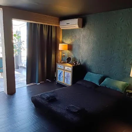 Rome Apartment *